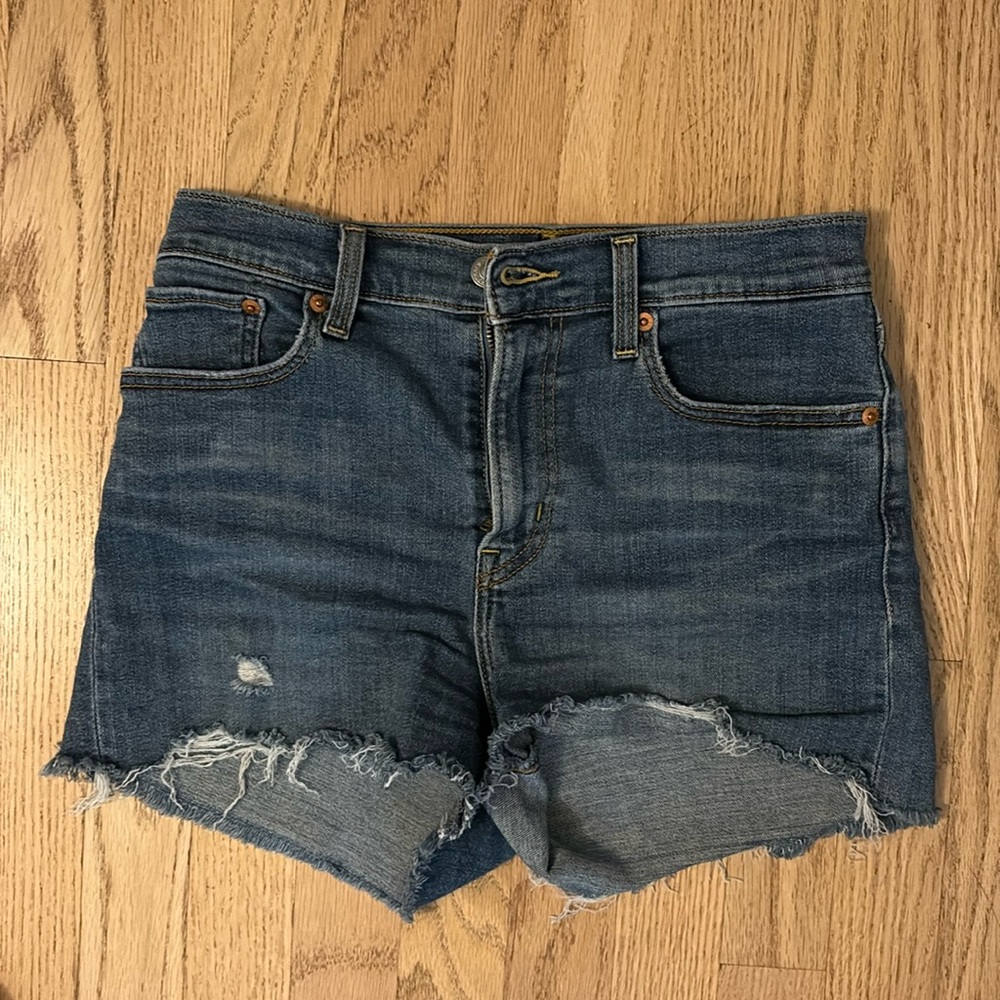 Cut off Levi’s Jean shorts